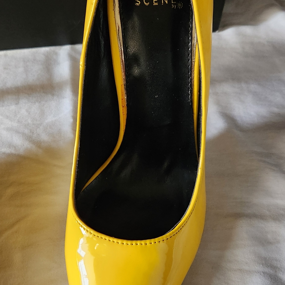 Scene Weaver Yellow Women's Heels View 2